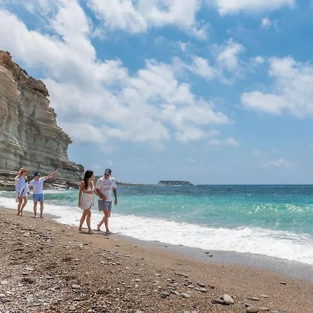 Cap St Georges & מלון