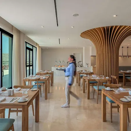 מלון Cap St Georges & 5*