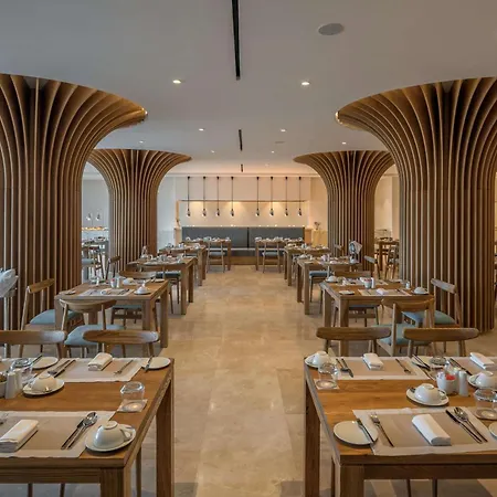 Cap St Georges & מלון 5*