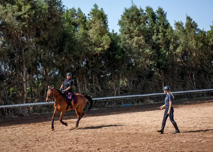 Cap St Georges & ペイヤ
